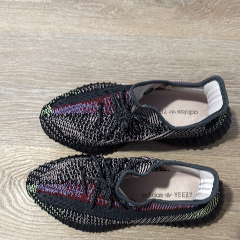 Adidas Yeezy Boost 350 V2 - Picture 5 of 9